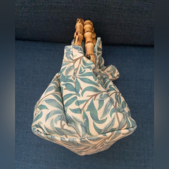 NWOT Cute Fabric Handbag with Bamboo Round Handles Cream & Blues Leaf Branches - Picture 6 of 14
